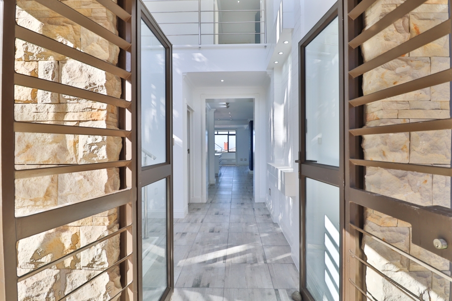 8 Bedroom Property for Sale in Reebok Western Cape